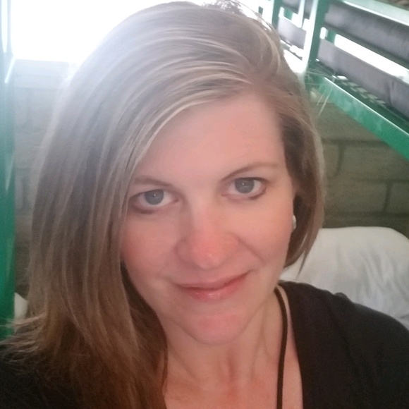 Meet your Posher, Gwen - Picture 1 of 1